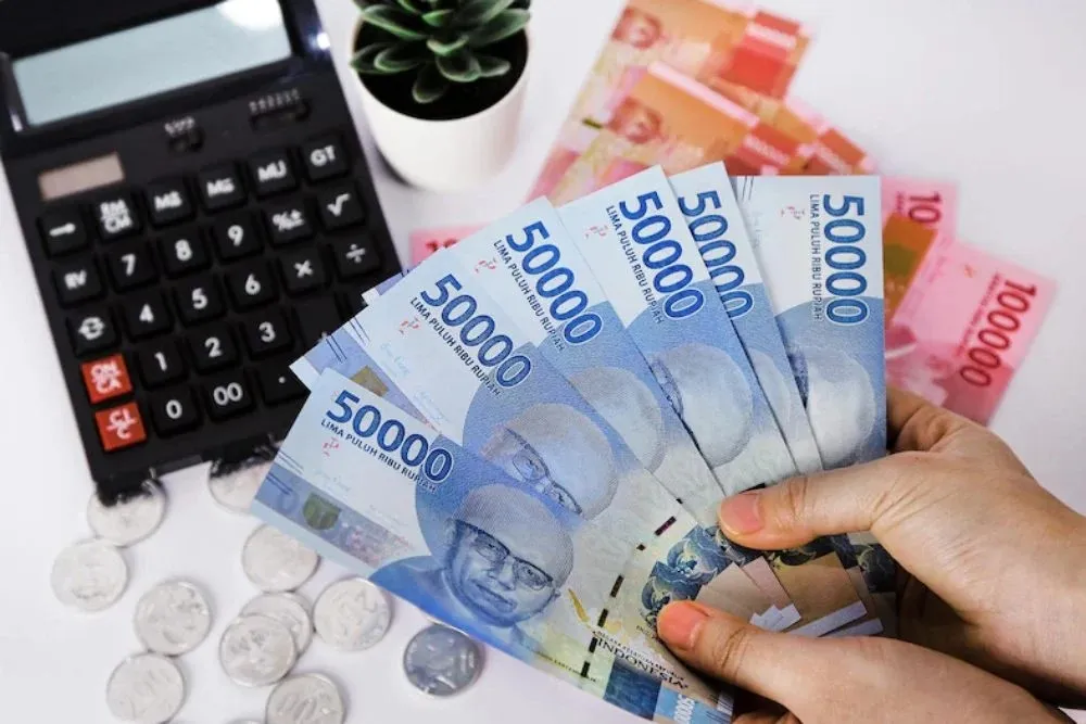 Bisakah Perusahaan Menahan Gaji untuk Membayar Utang Karyawan