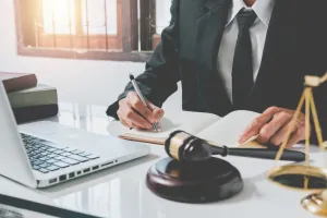 The Experts a Serious Injury Attorney Uses to Win Your Case