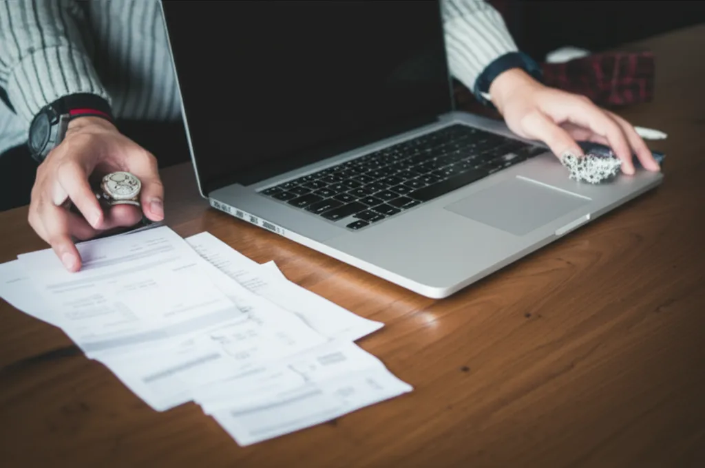 menjual aset untuk melunasi utang konsumtif